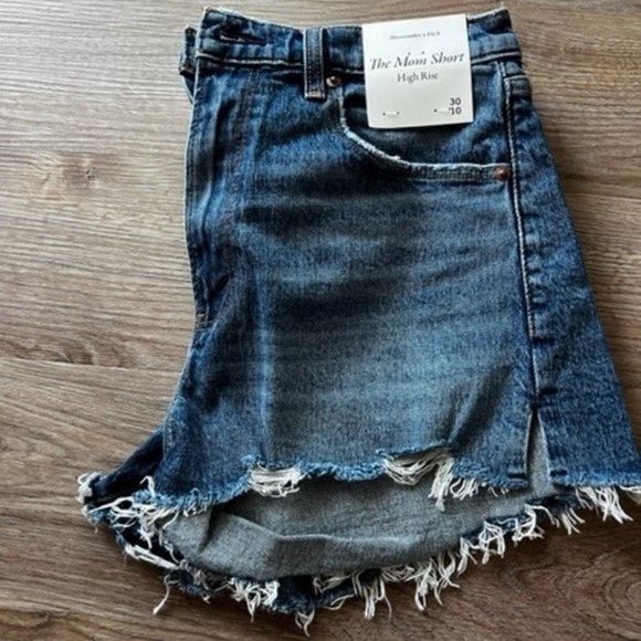 Abercrombie & Fitch Pants - NWT Abercrombie & Fitch Jean Shorts (size 30/10)- Mom Short High Rise
